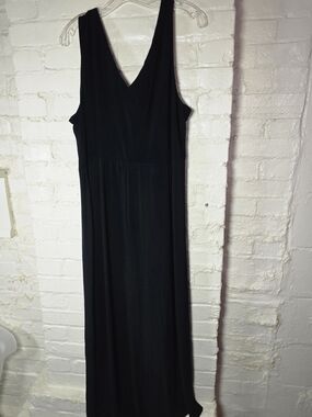 Black V-Neck Sleeveless Maxi Dress - Classic Women's Dress